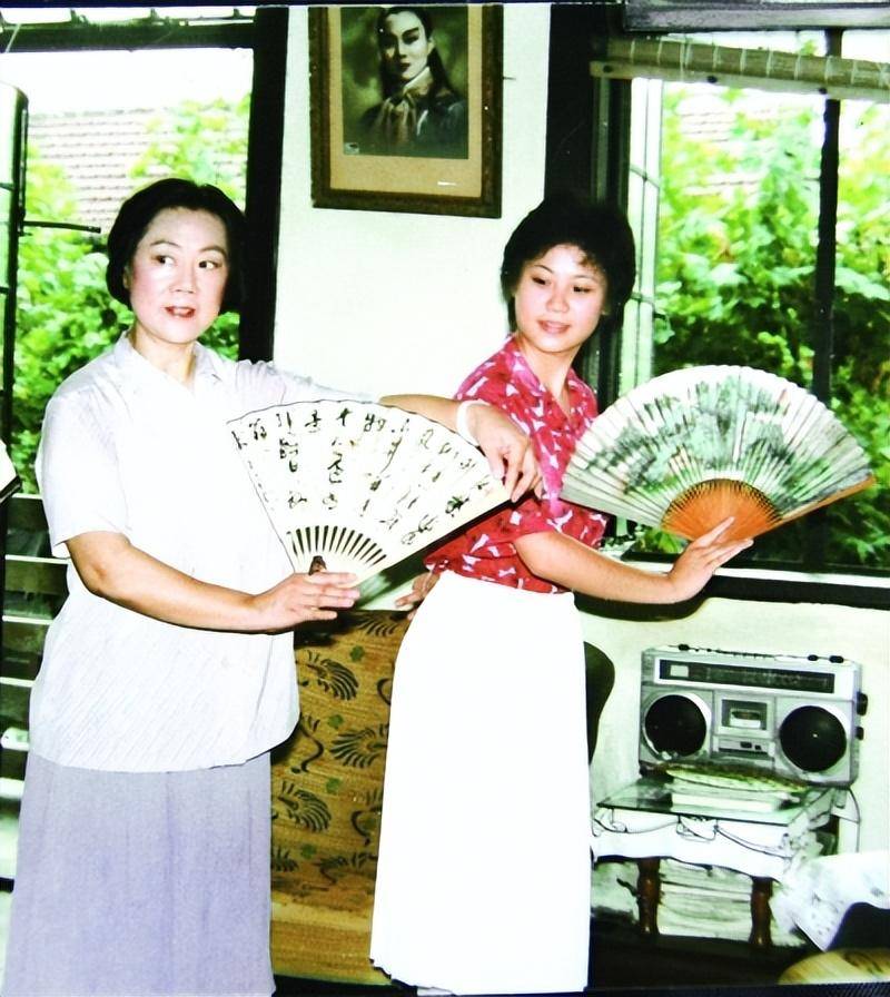 越剧名家章瑞虹:丈夫是著名戏剧编剧,生活中的她爱美食会省钱