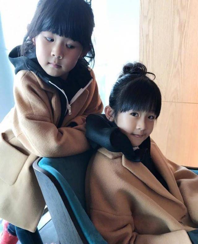 陆毅晒俩儿女近照,贝儿和小叶子似双胞胎_女儿_爸爸_姐姐