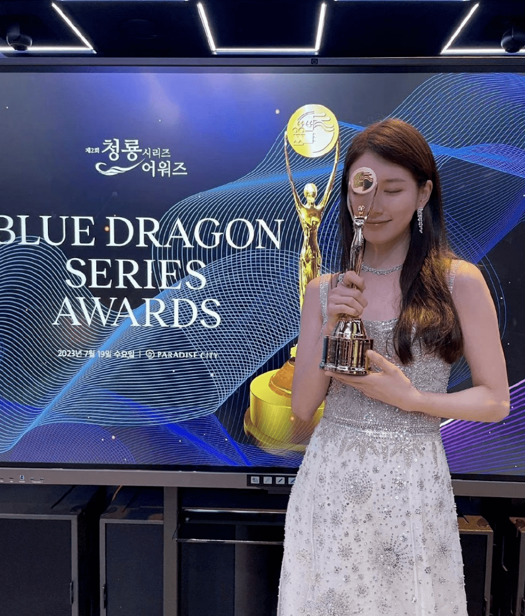 爱豆转型演员,还拿了个视后,南韩90花里发展最好的吧_裴秀智_李敏镐