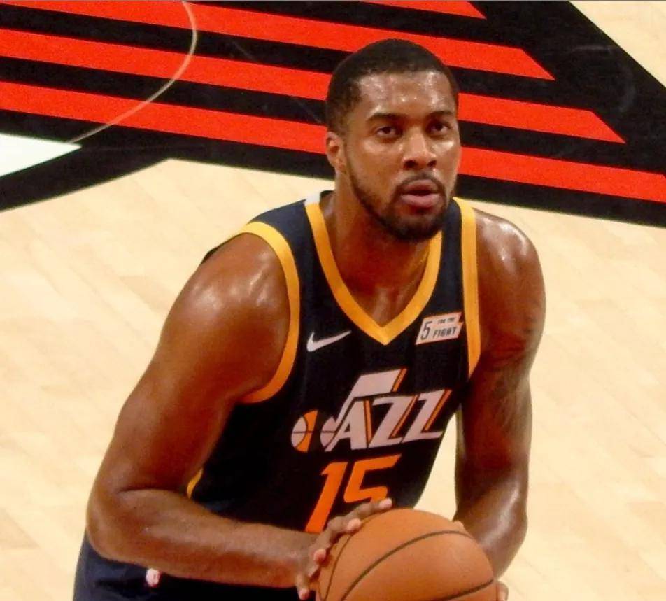 18强援,上海或签费沃斯_曾繁日_摩西布朗_nba