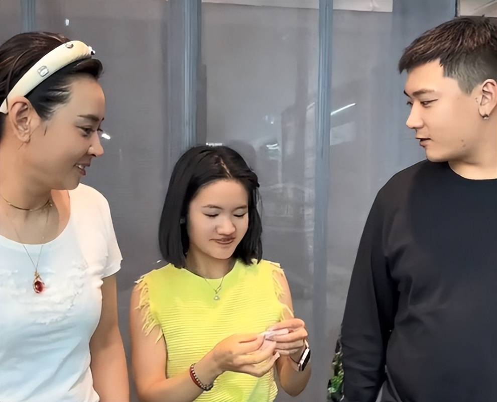 不得不说,李勒优是真的很幸运,遇到了一群真心对她的人,也有晋妈在