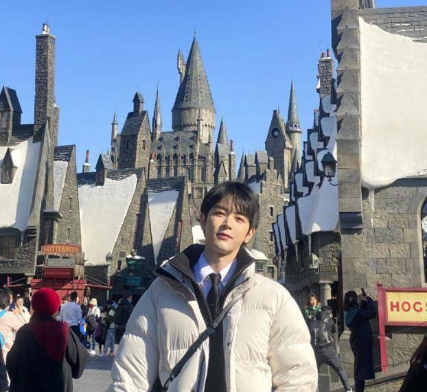 龚俊戴景耀互动变少,双方生日未互送祝福,一方换了种风格_友谊_奥特曼