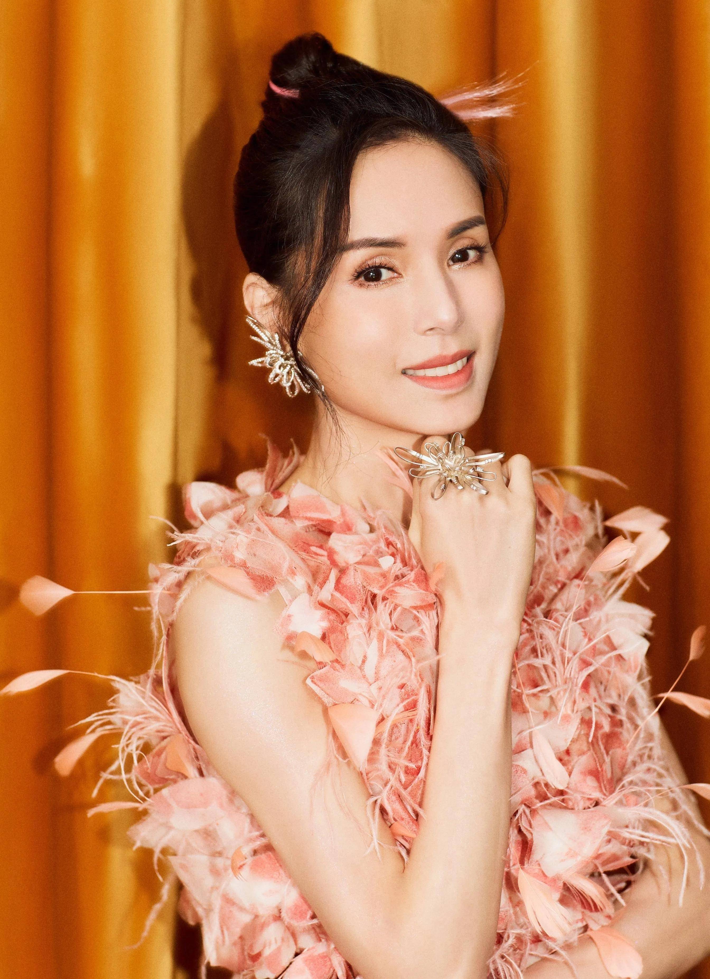 演员李若彤,和富商在一起10年被分手,56岁结婚靠缘分_郭应泉_时候_季