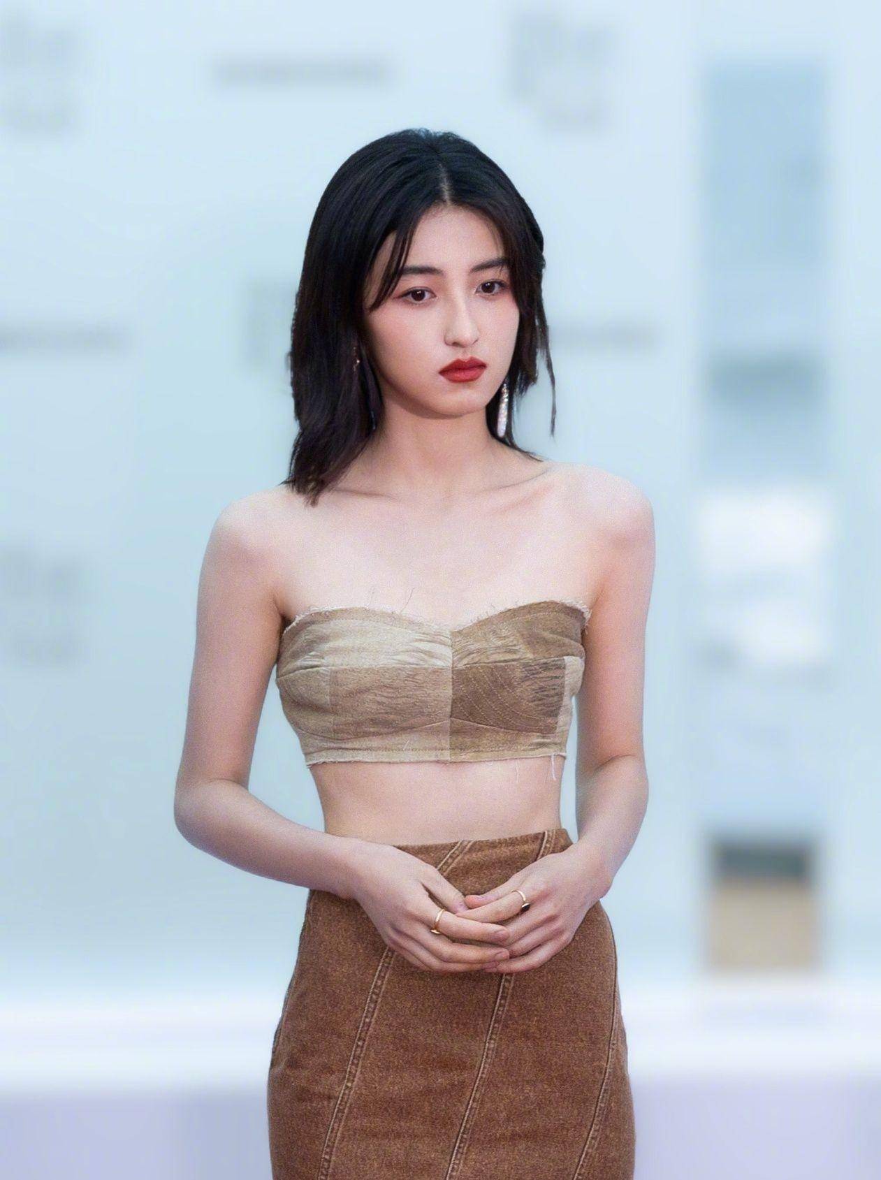 张子枫终于又变女了!