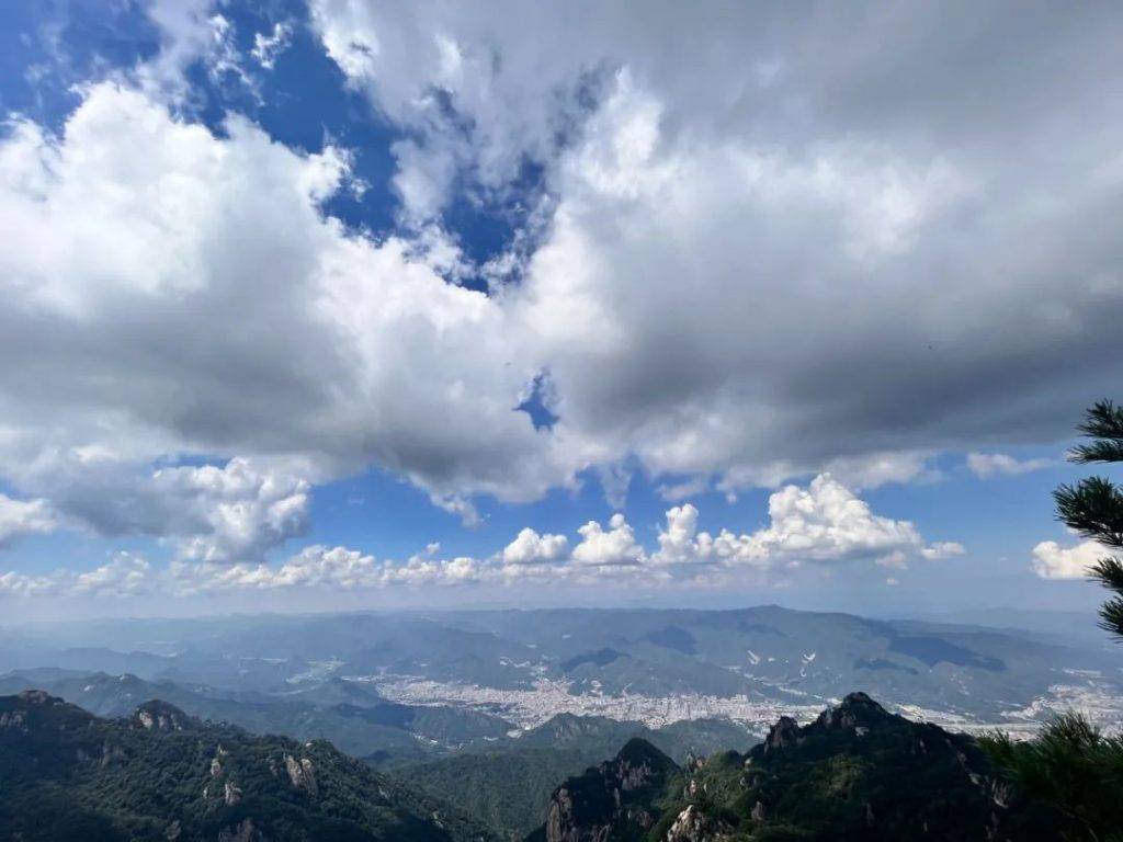 来，看看你拍的老君山云朵-老君山楼梯