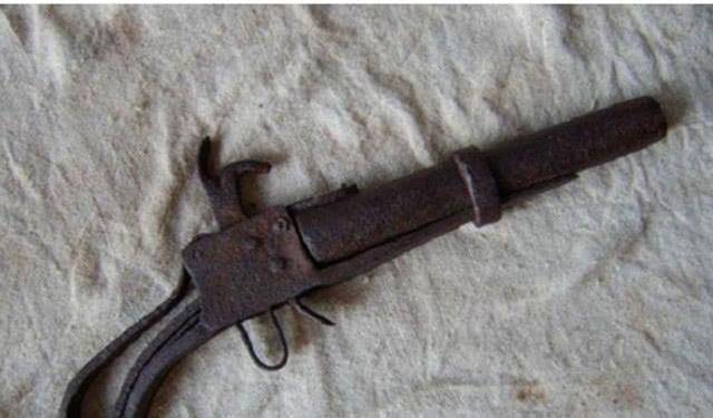 因此,八路军一般使用的武器还是靠自己研制的土枪土炮,但是毕竟