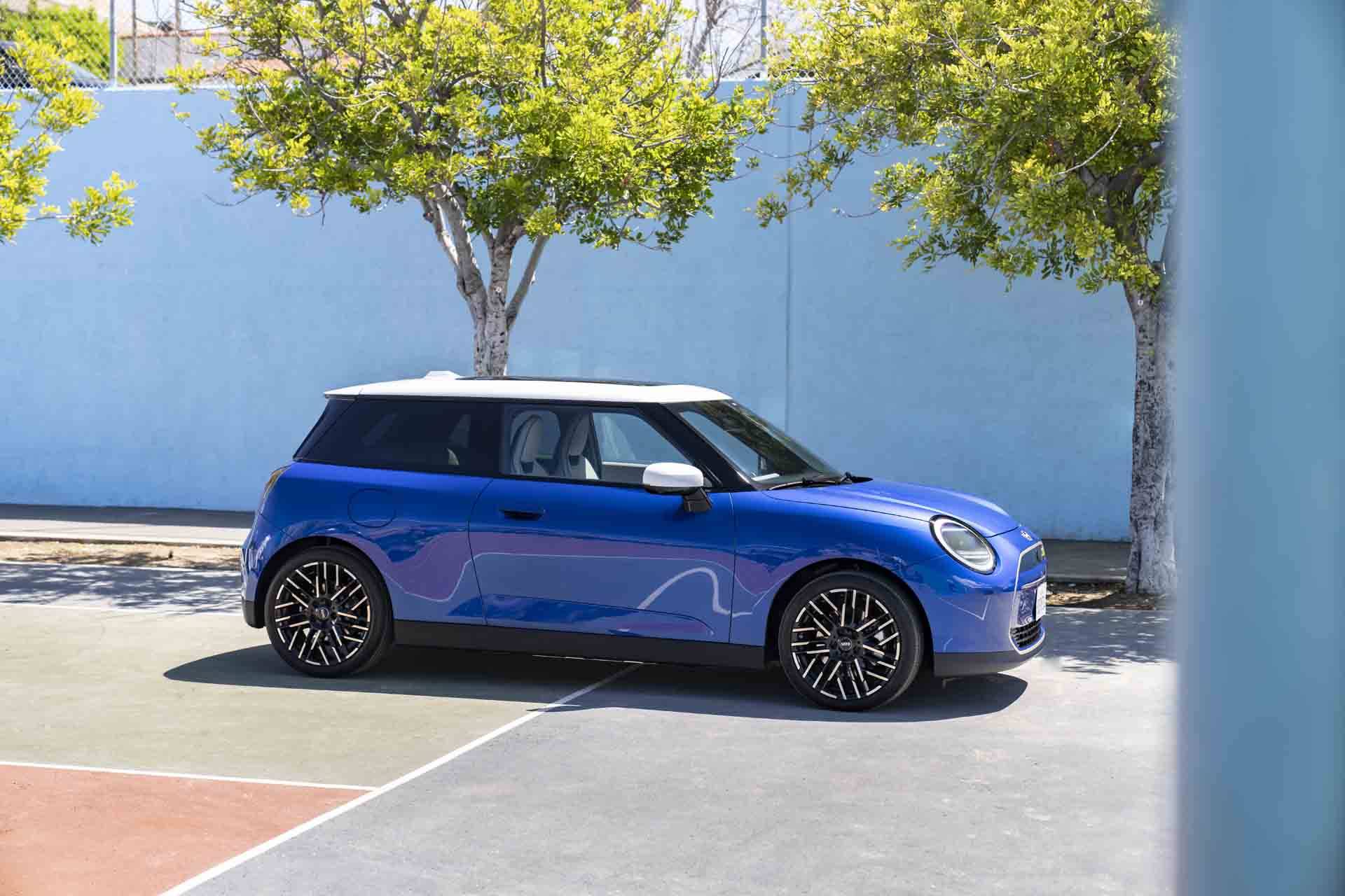 向初代mini致敬,新一代MINI COOPER内饰图曝光_搜狐汽车_搜狐网