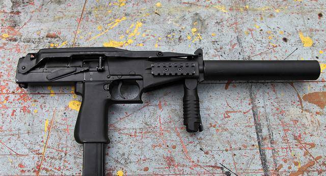 第四把和第五把分别是pp2000冲锋枪和sr-2mp冲锋枪.