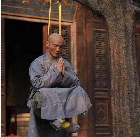 少林第一武僧展示铁头功,无意间证实一龙和少林寺关系!
