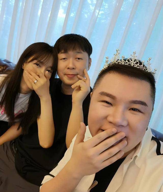 沈梦辰求婚照传出,除钻戒外,老公还准备一件礼物,坐实隐形富豪_杜海涛