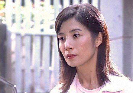 可惜的是在一次大火中,柯起轩被烧伤了,他认定自己不能给袁乐梅带来