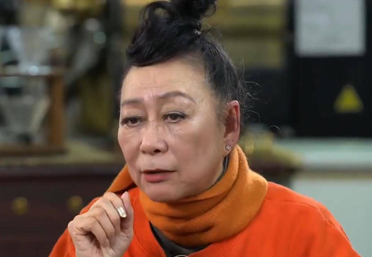 "梅超风"黄文慧双下巴连脖子,71岁未婚未育,视刘德华为亲儿子_盼盼