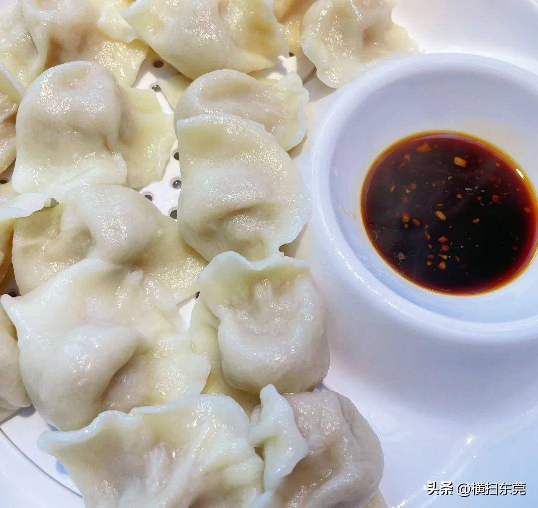 豬肉白菜水餃,很一般,有點像急凍餃子的感覺,餡料沒有味道,皮略厚帶韌