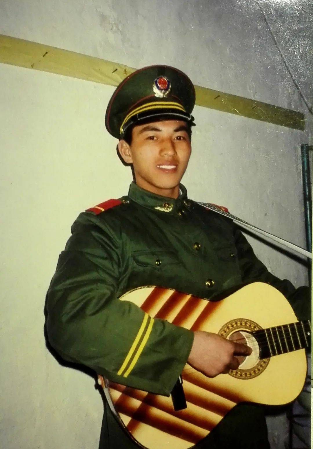 94 94 94 )作者简介:张杰,笔名,丹江浪