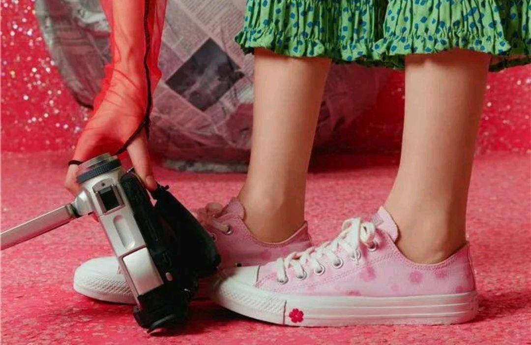 欧阳娜娜上脚粉色匡威,sneaker girl也太好看了吧!_chuck_系列_樱花