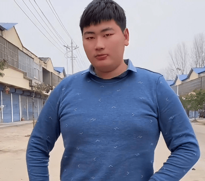 大衣哥买衣服哄儿媳,女方态度惹争议_网友_夫妻_儿子