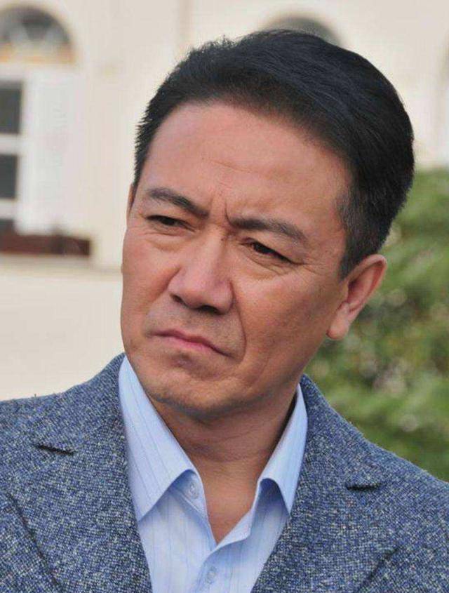 李云龙的演员李幼斌在现实中也是少将?教你辨别真假军人!