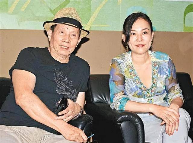 翁静晶的传奇情史,丈夫捉奸致情人坠楼身亡,55岁嫁入了赌王家族_刘家