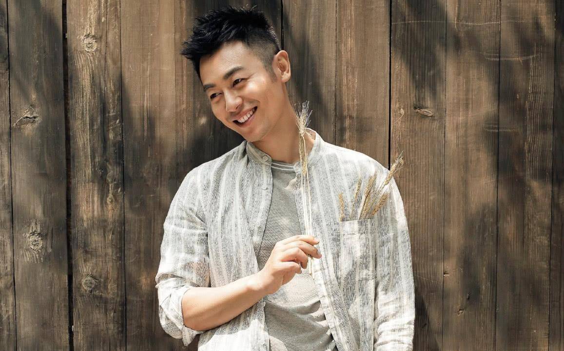 继张嘉译,王志文等人后,中生代男演员,谁能扛起电视剧热播大旗_靳东