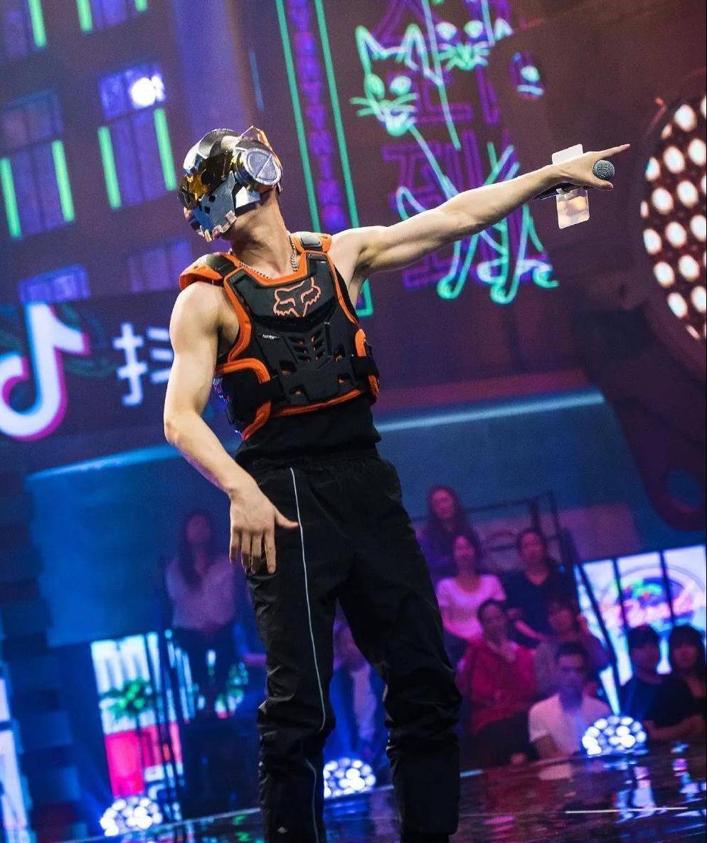 身材抗打,寸头造型加肌肉身材,连蔡依林都看呆了_卡斯柏_腹肌_一大