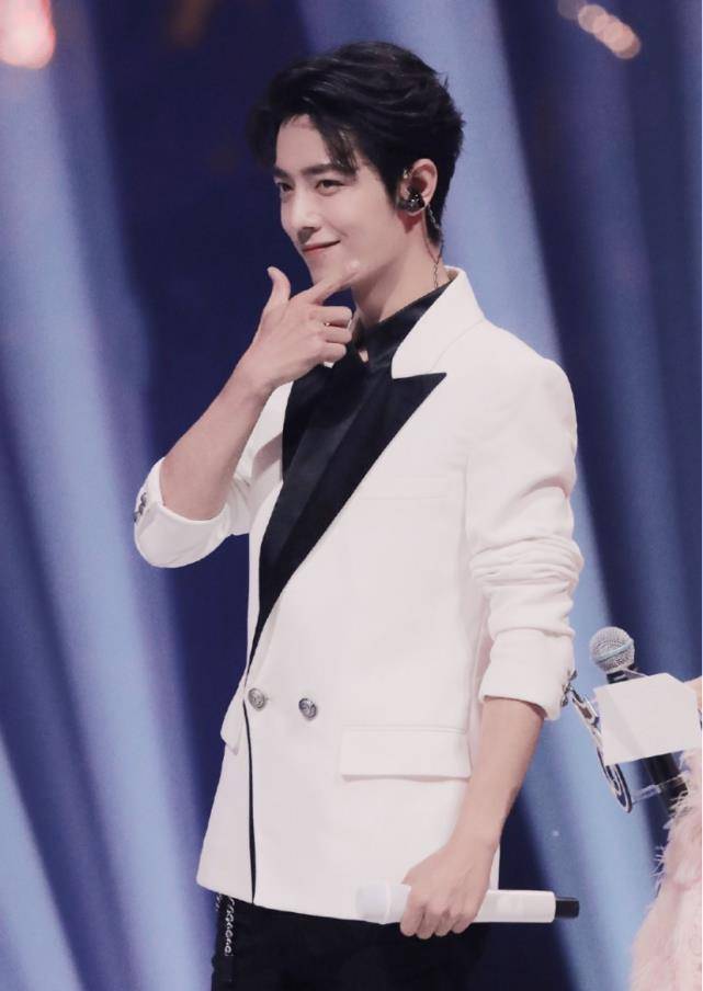 肖战再度登顶华语男演员双榜首,自称拍戏吊威亚经常淤青,真是实至名归