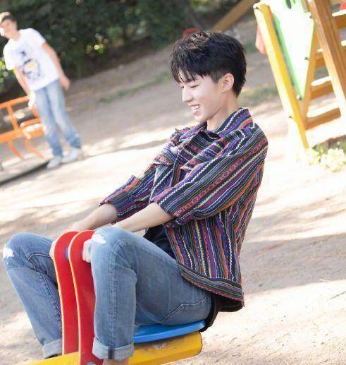 王俊凯寿友送祝福,王源掐点成功,易烊千玺表现却有点反常_生日_文案