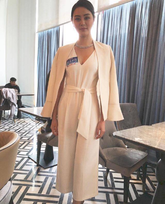 她才30岁却总演70多岁男人的情人如今学好粤语终演女二_于淼_演技