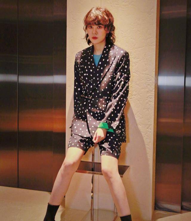 参加蒙面唱将获好评,新曲收费被网友吐槽_郁可唯_类节目_朋友