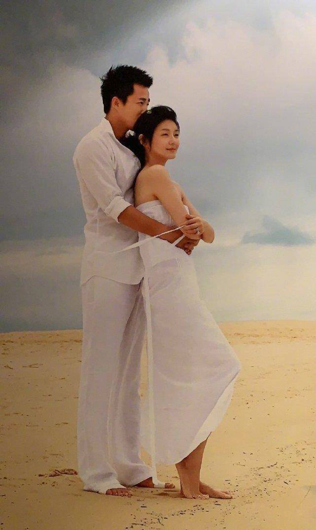 汪小菲深夜酒吧和美女搂搂抱抱,回家后却深情告白妻子"想见你"_好友