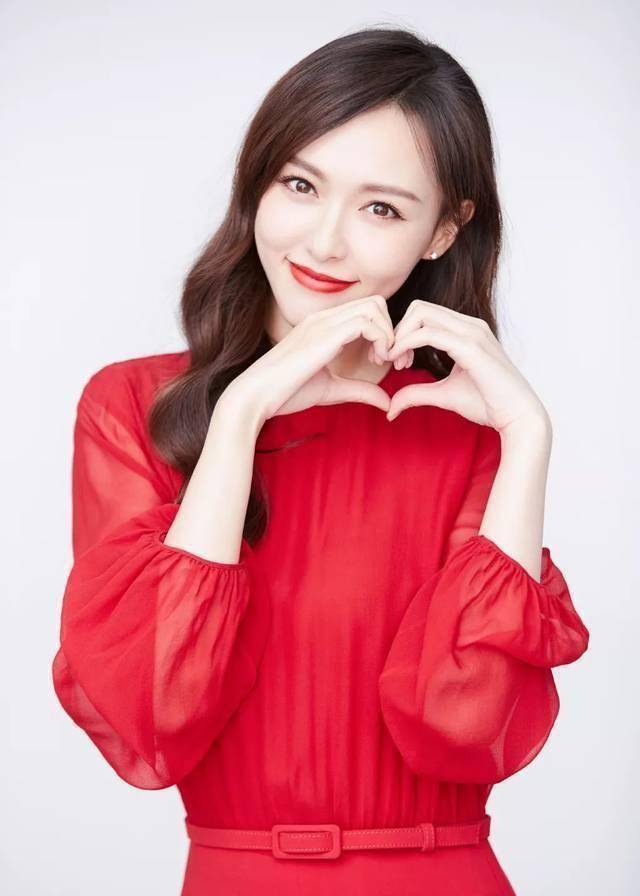 唐嫣红唇配大红连衣裙,就这造型她不红没谁了?_红色_气质_身材