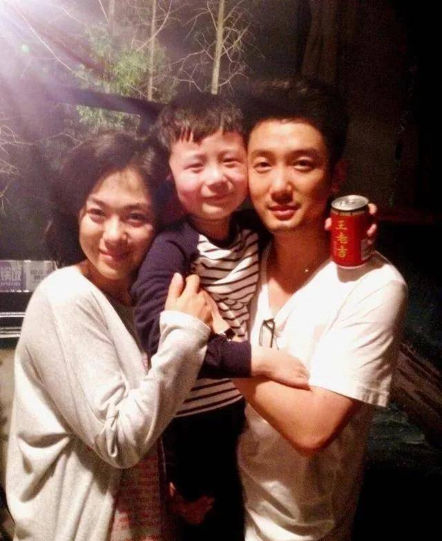 演员沈傲君,结婚前夕男友和别人跑了,转身嫁圈外丈夫