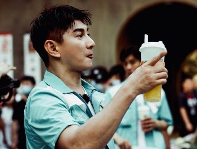 怎么可能在视频录制综艺节目的情况下用替身,吴奇隆成名出道这么多的