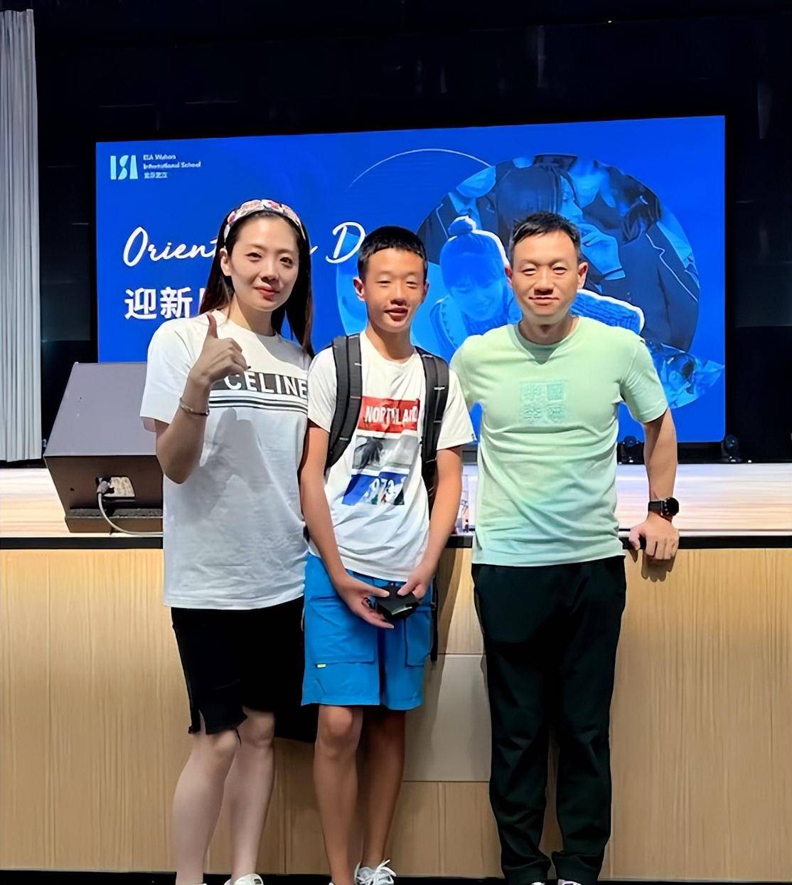 一个像爸一个像妈妈,五官越来越漂亮_杨云_杨阳洋_欢欢