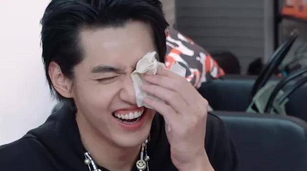 王源为避嫌拒绝与赵今麦拥抱,随后却做出一个动作,被赞高情商!