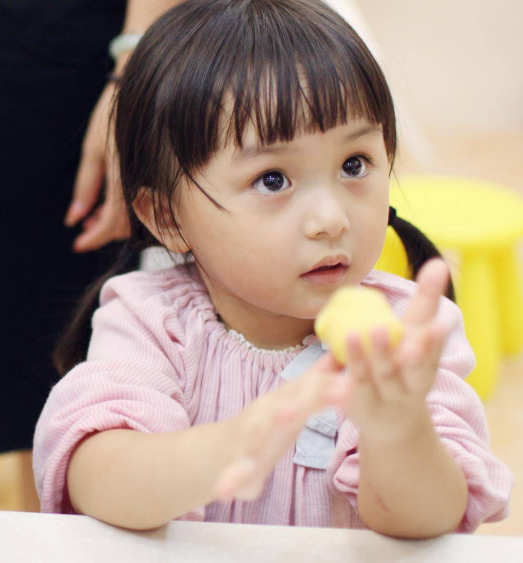 她2岁出道年入100万,因长相甜美被禁止整容的刘楚恬,如今长啥样_女儿