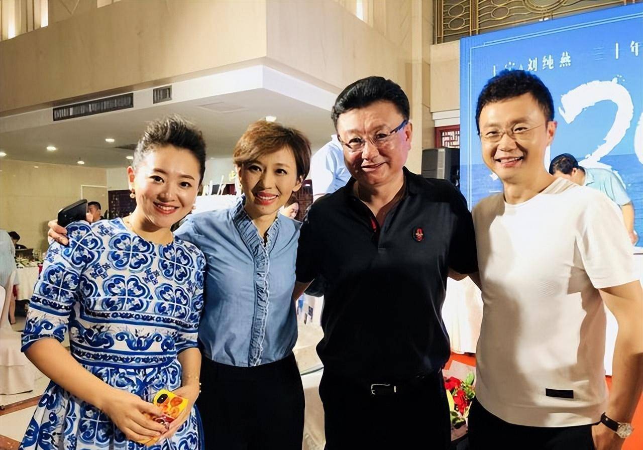 42岁的春妮分享儿子照片,儿子虎头虎脑的,侧脸像极了爸爸刚强_月亮