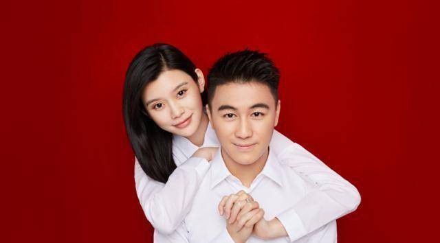 奚梦瑶何猷君结婚照被调侃,表情僵硬像p在一起,明星证件照谁赢了_自然