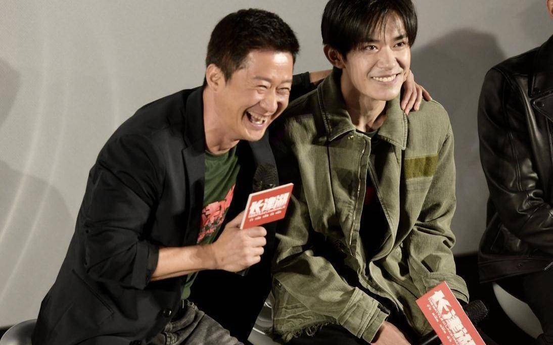 网友们纷纷表示吴京很敬业,但也希望他多陪伴家人,毕竟父母年事已高.