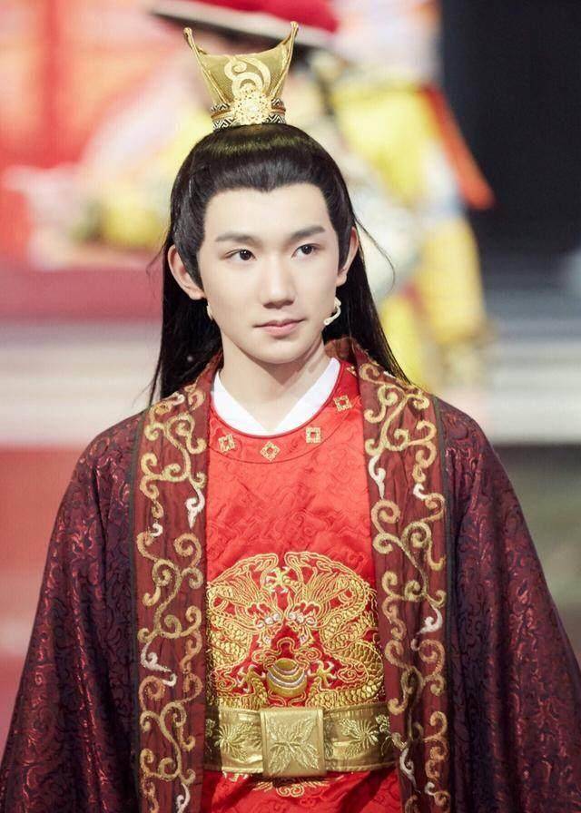 王源你这一身造型好帅,小鲜肉很适合古装哦,帅气_色调_感觉_人们