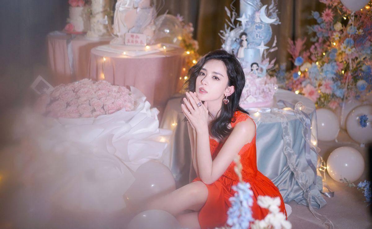 娜扎生日现场曝光,30岁依旧如少女,本人喜极而泣:像被求婚一样_恋情
