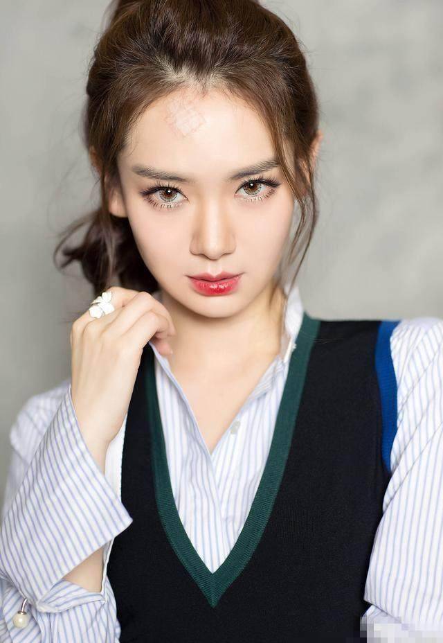 昔日情敌戚薇一套衣服打败安以轩花式婚纱照_李承铉_伤疤_机场