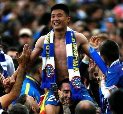 王霜遭质疑后武磊首度发声支持:留洋不易!