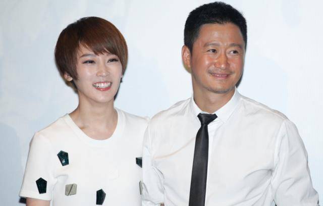 为人谦虚,喜欢为别人着想,10年吴京在谢楠主持的《最佳现场》节目上便