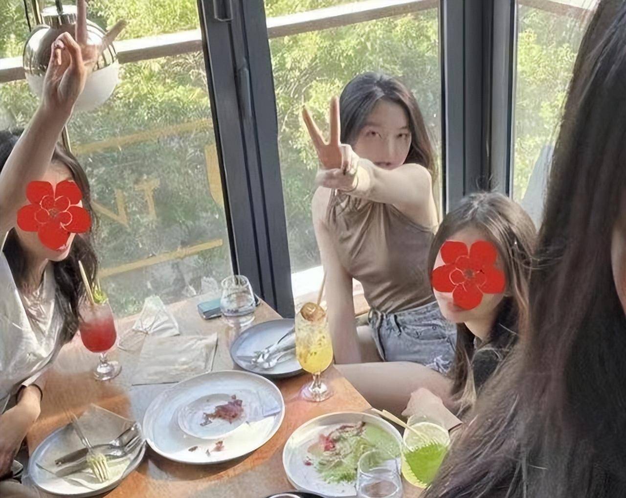 "天后之女"李嫣:逛街2小时花光10万,7岁时一幅画作拍卖百万_黄多多