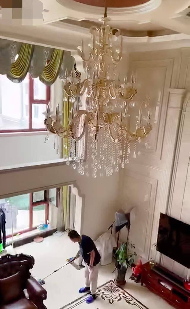 辛巴妻子送父母豪宅别墅,铺满大理石装修价格不菲,遭指责又炫富_初