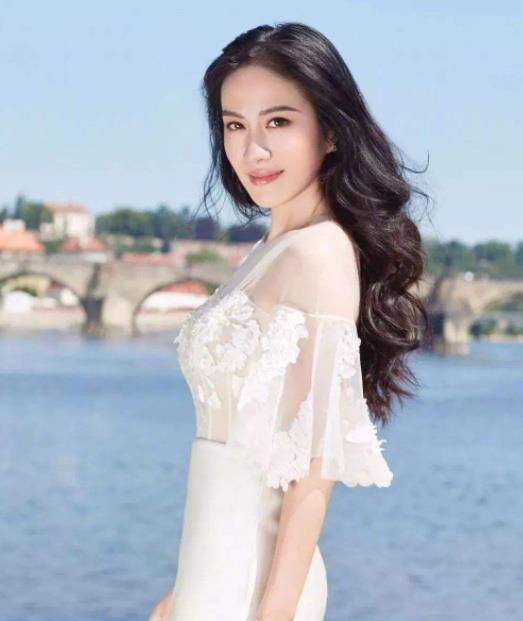 叶璇饭局被富商"逼酒",愤怒离席后发文谴责,网友:曝光他!