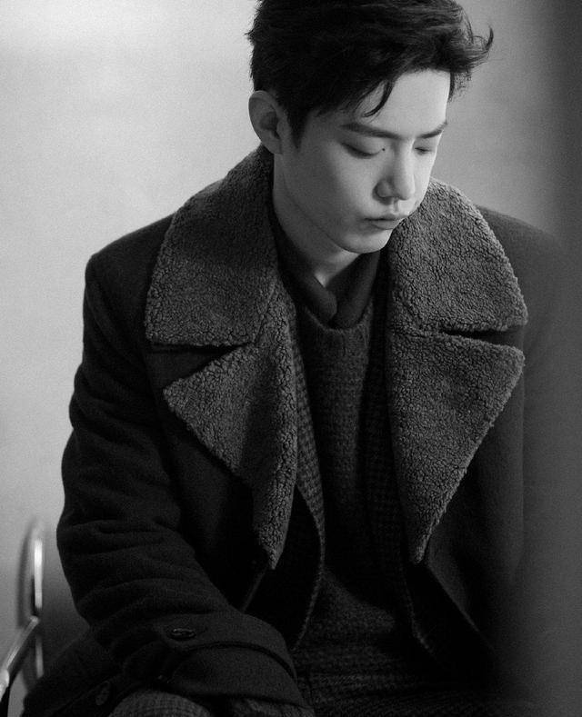 肖战偶像即将开启线上直播,肖战粉丝删除前排热评,边界感很强_孙燕姿