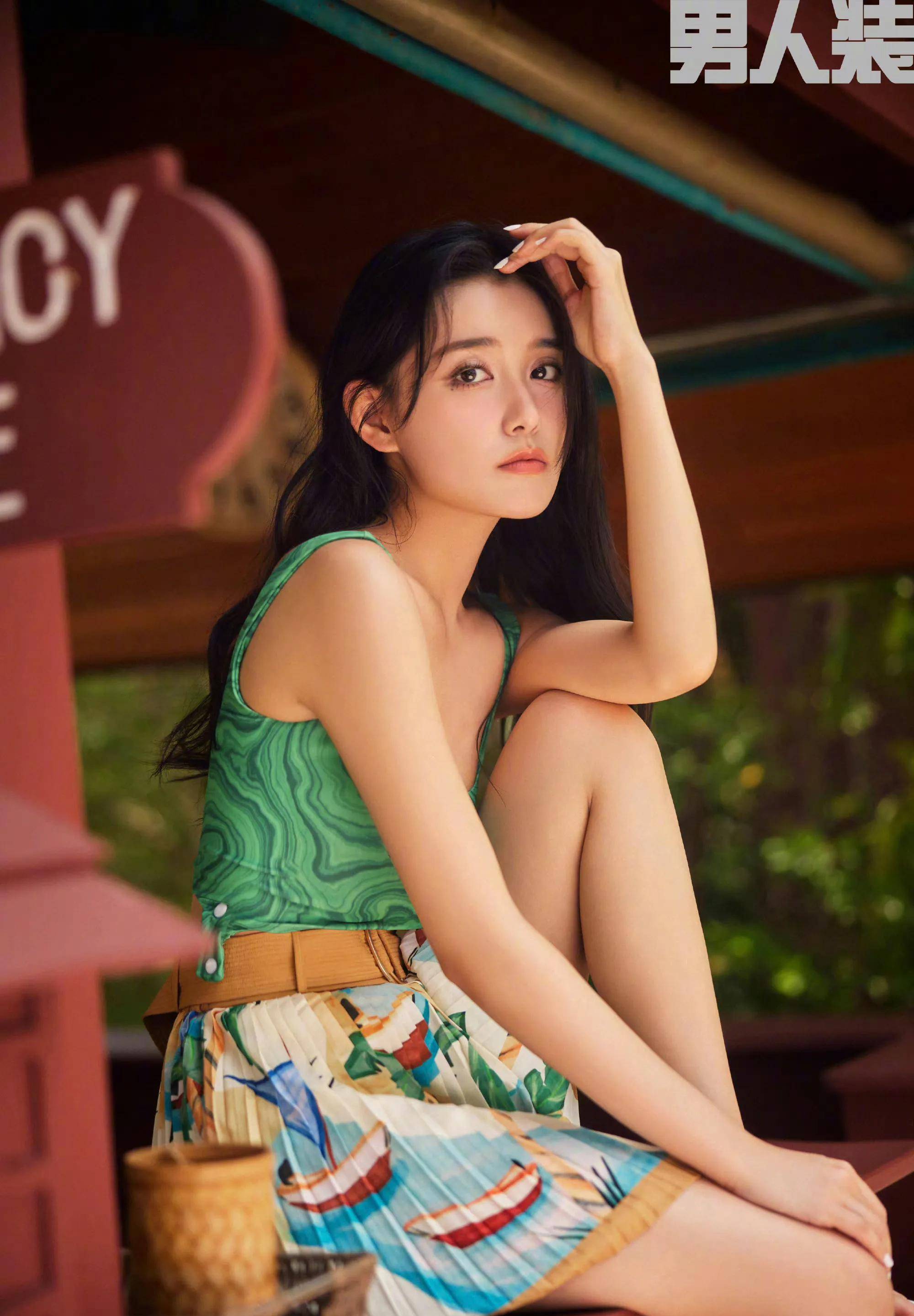 蒋依依《男人装》520大片身穿粉色贝壳,超短火辣裙抹身,诠释少女时尚