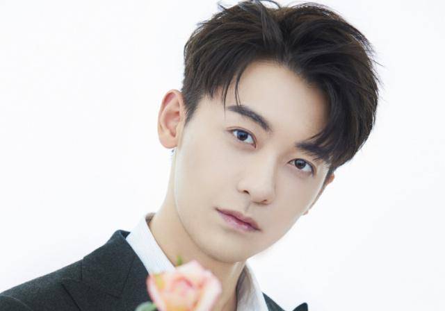 长大后被张艺谋看中,今已成当红男明星_陈星旭_小时候_策划