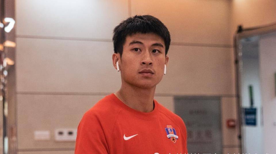 28):广州队赛季首签还是足校出品_球员_自由_重庆